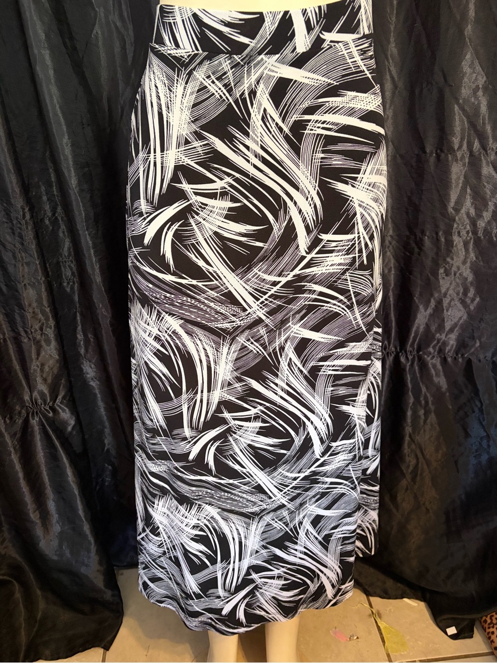 Dress Barn Black & White Brushstroke Maxi Skirt